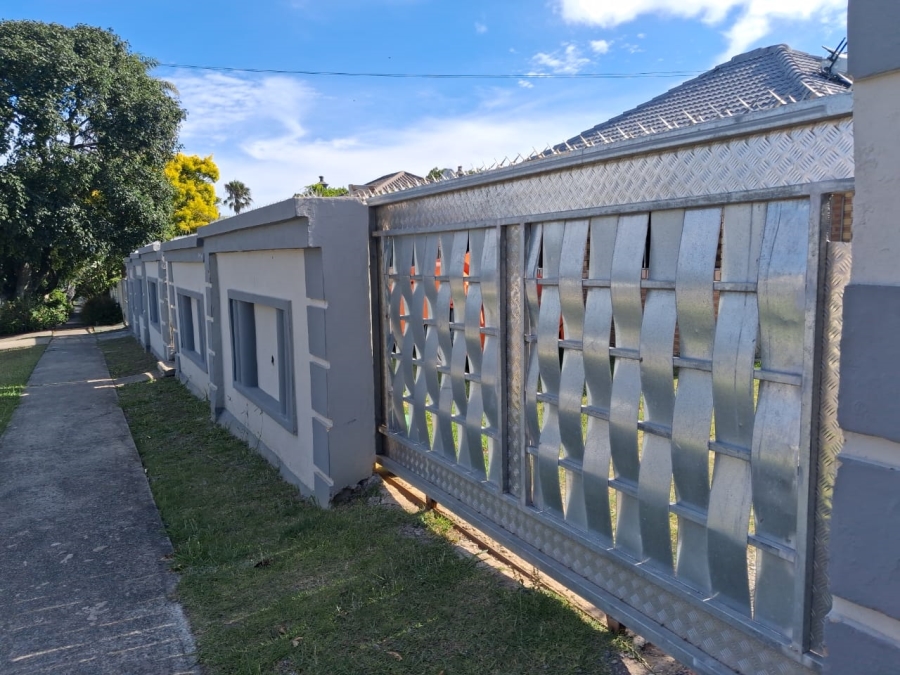 To Let 5 Bedroom Property for Rent in Cambridge Eastern Cape